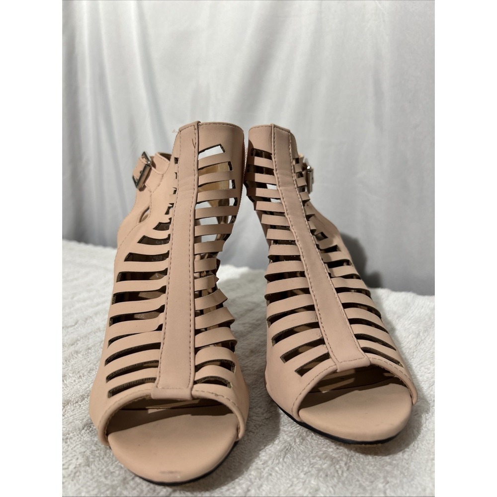 Charles Albert Heels Size 9 Preowned